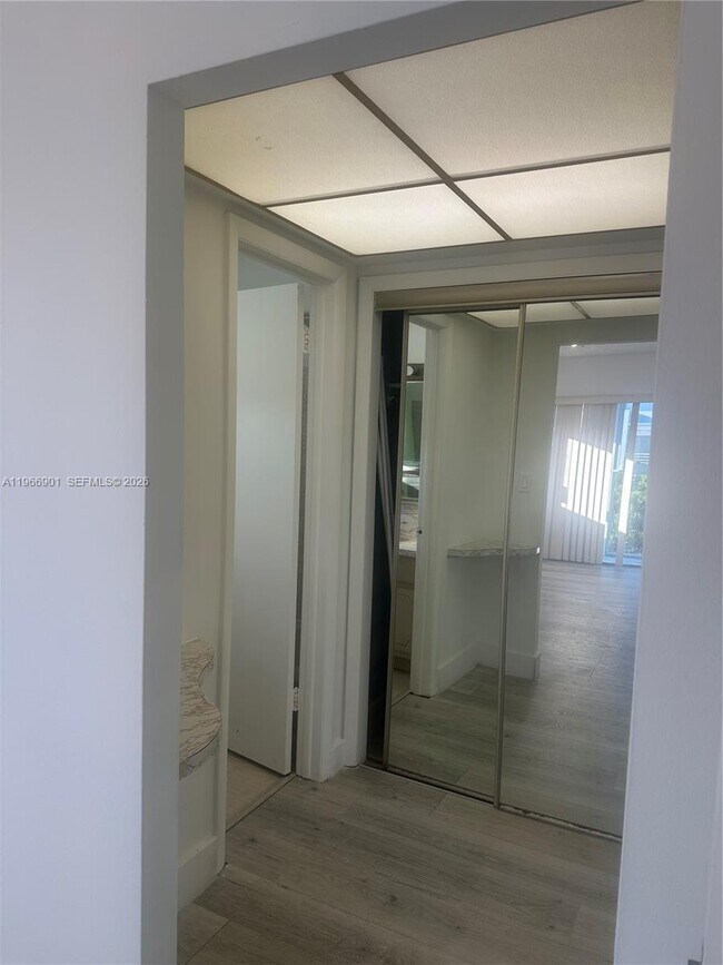 Building Photo - 2300 Park Ln