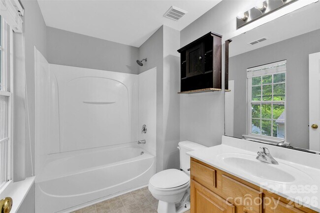 Building Photo - 11054 Dixie Hills Dr