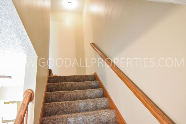 Building Photo - 3 Bedroom West Des Moines Home for Rent