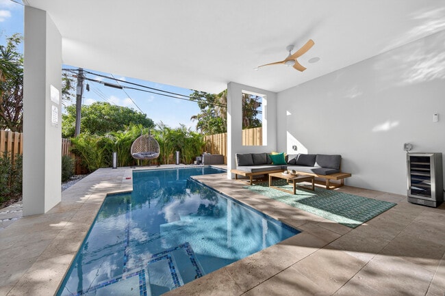 Building Photo - 1121 NE 17th Ave