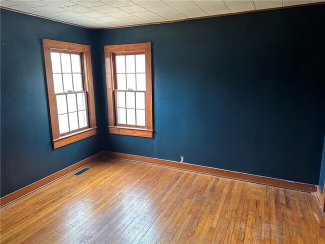 Building Photo - 203 Mill St