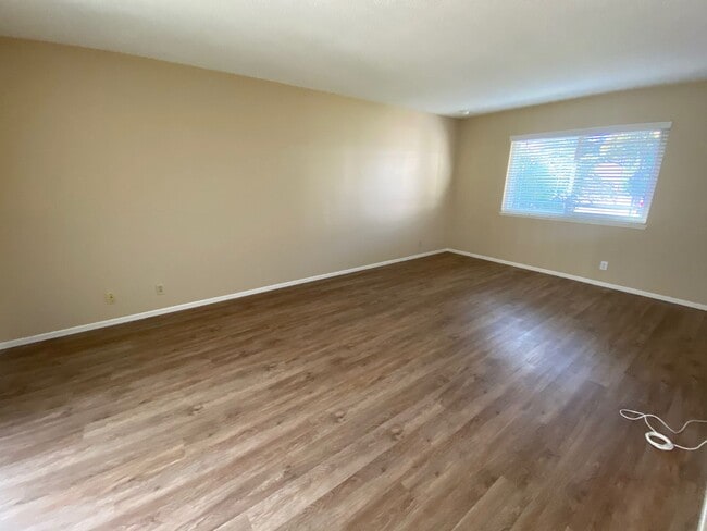 Building Photo - 2 story 4 bed, 2 bath home with yard