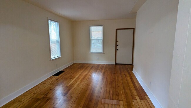 Building Photo - 1636 Manz St