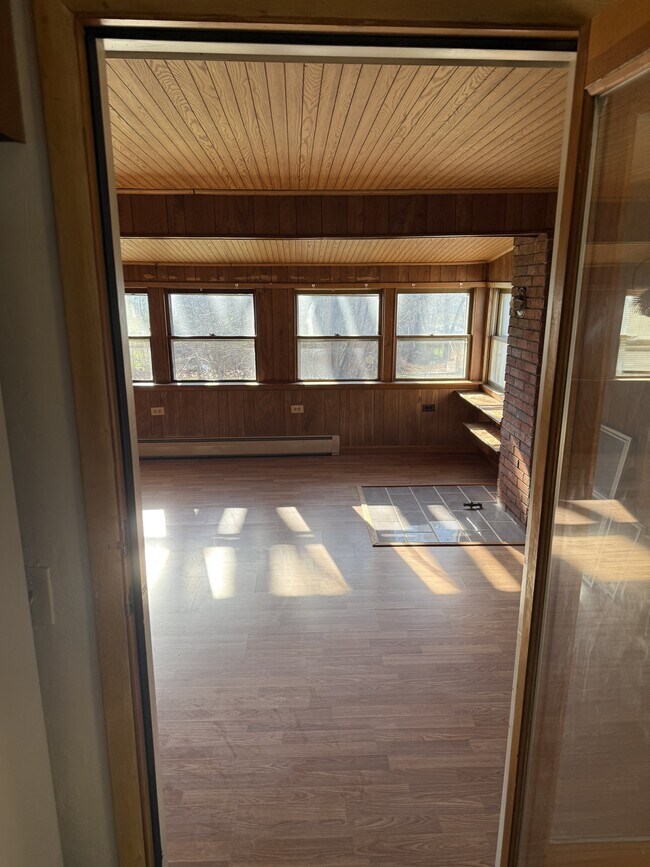 Building Photo - 36 Riverview Rd