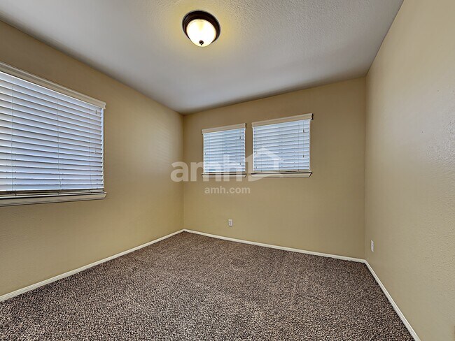 Building Photo - 1824 Glenwillow Dr