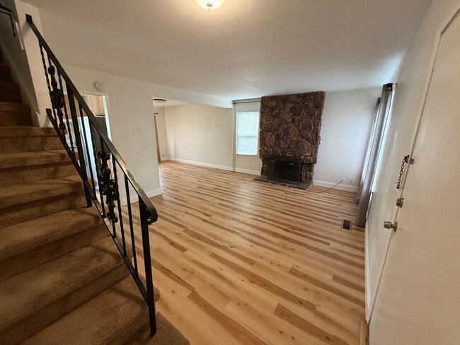 Building Photo - Welcome to this stunning 4 bedroom 2.5 bathroom home located in Fremont