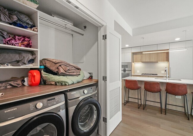 Building Photo - 211 N Harbor Dr