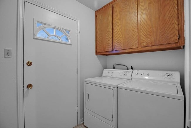 Building Photo - 9427 Braeburn Glen St