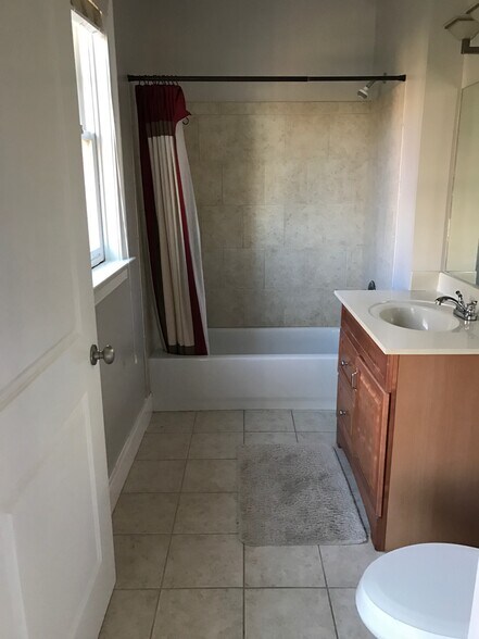2nd Bedroom Bathroom - 3127 Long Boulevard