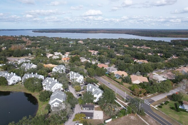 Building Photo - One Bedroom / 1 Bath Condo