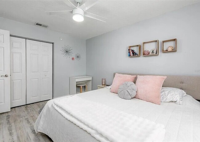 Building Photo - 5118 Coquina Key Dr SE