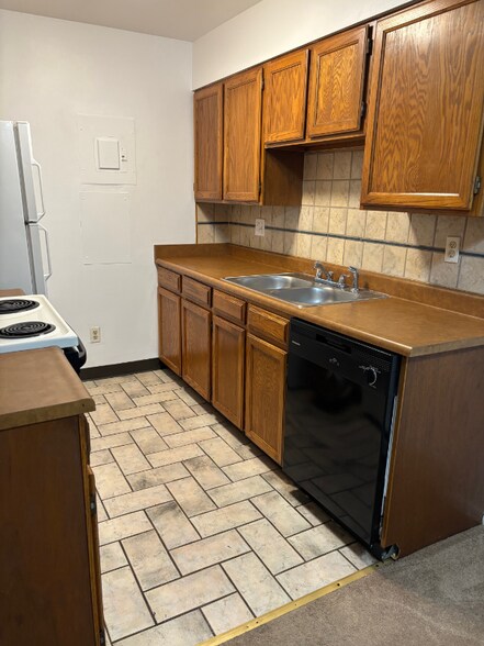 Building Photo - 14701 E Tennessee Dr