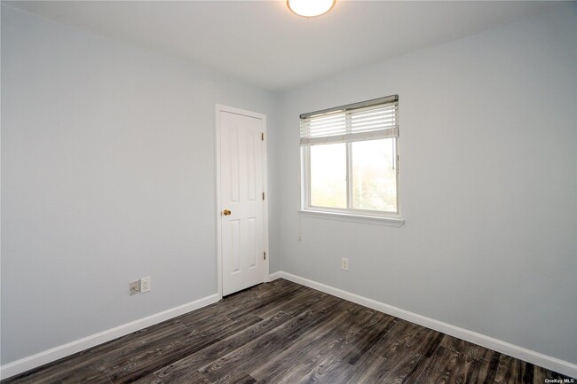 Building Photo - 3 A Putnam Ave