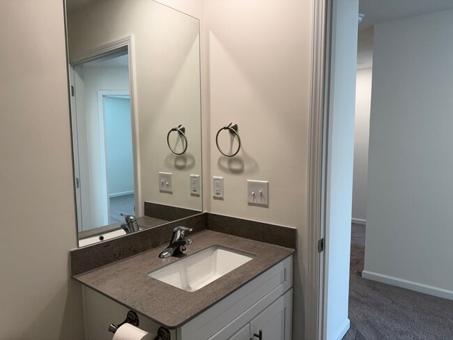 Building Photo - 3 Bedroom Condo Central Jonesborough