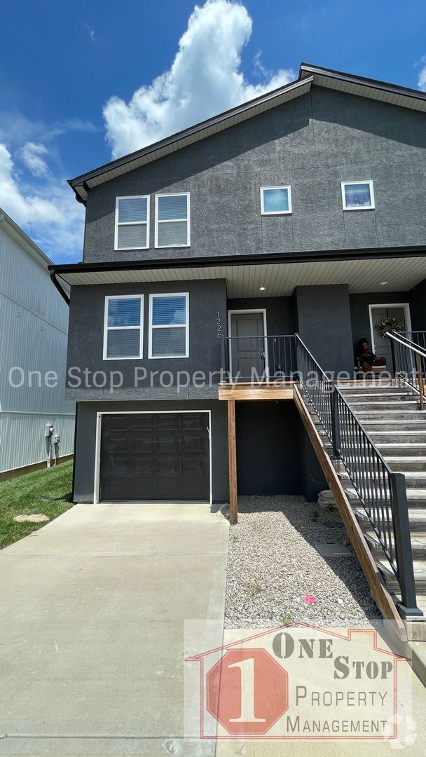 Building Photo - 3 Bedroom, 2.5 Bath Modern Townhome in Nor...