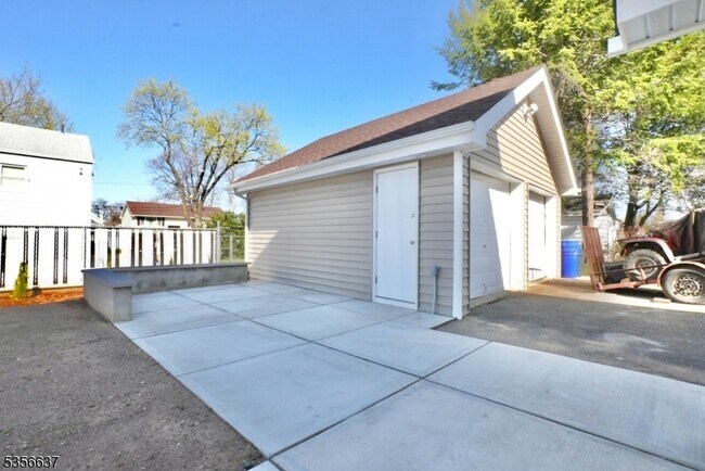 Building Photo - 67 Williams St