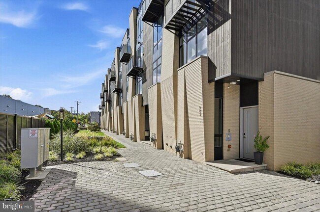 Building Photo - 602 N 5th St