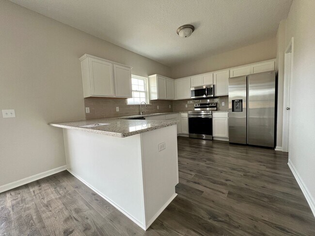 Building Photo - MOVE-IN SPECIAL: $300 OFF 1ST MONTH'S RENT!*