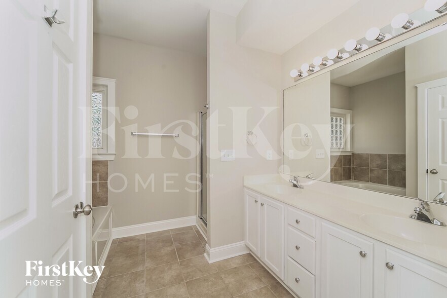 Building Photo - 5725 Coopers Ridge Ln