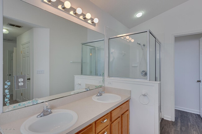 Building Photo - 8614 Derry Dr