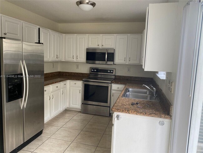 Building Photo - 2032 NE 167th St  3-134 North Miami Beach ...