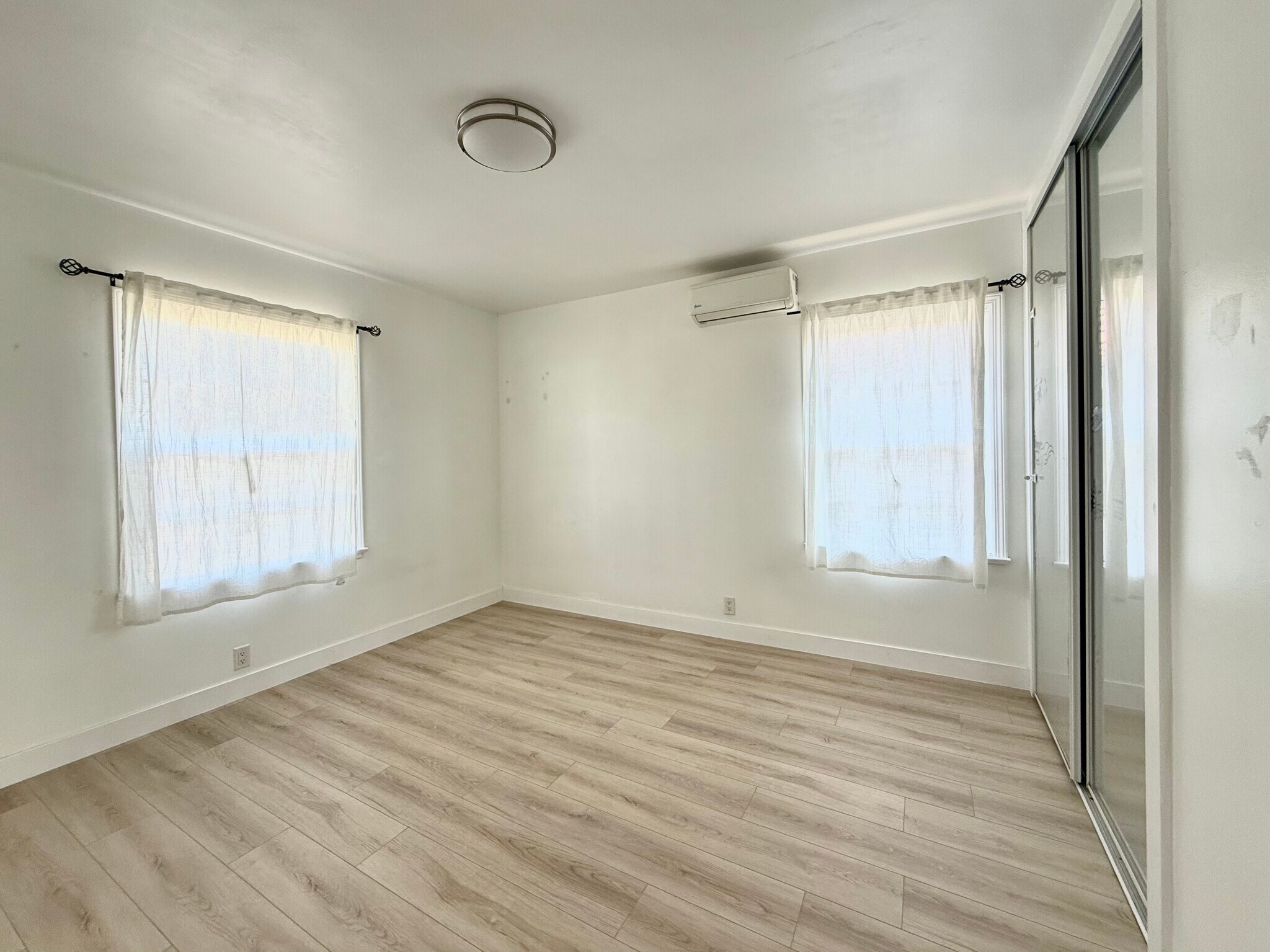 Building Photo - 1219 N Azusa Ave
