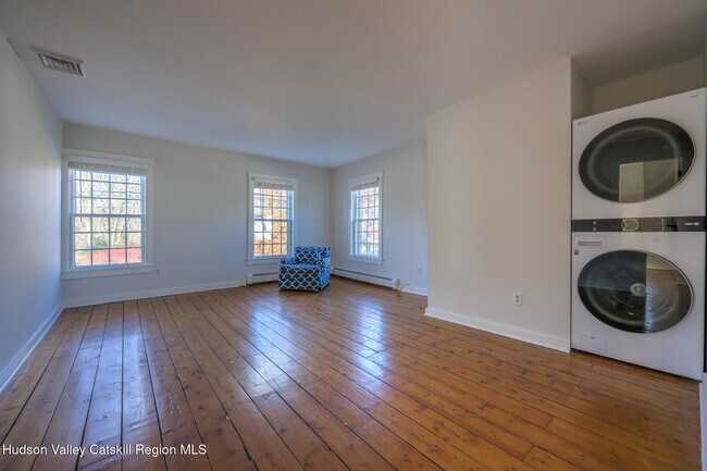 Building Photo - 1 William St