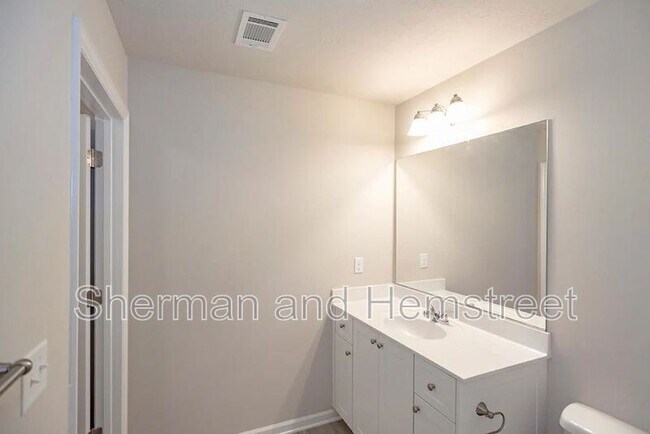 Building Photo - 752 Tarvin Cir