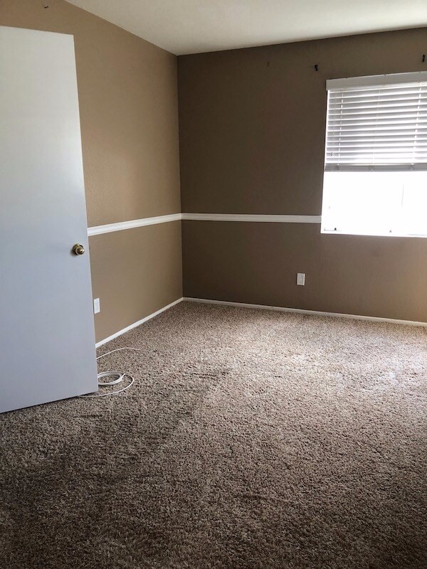 Building Photo - 14525 Saddlepeak Ct