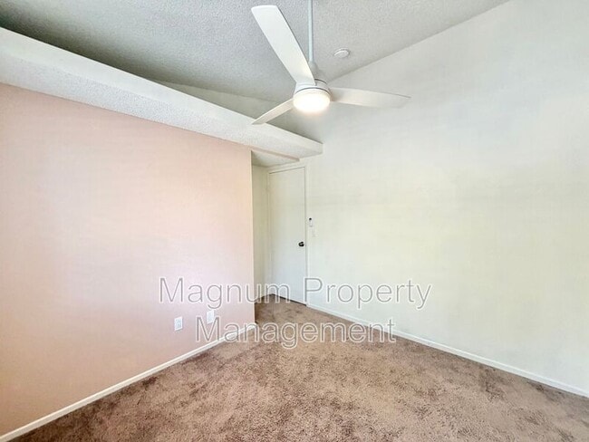 Building Photo - 45680 Clubhouse Dr