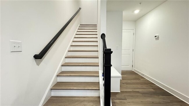 Building Photo - 813 Atkins Ln