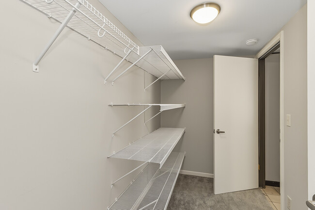 Building Photo - 532 Colby Ave