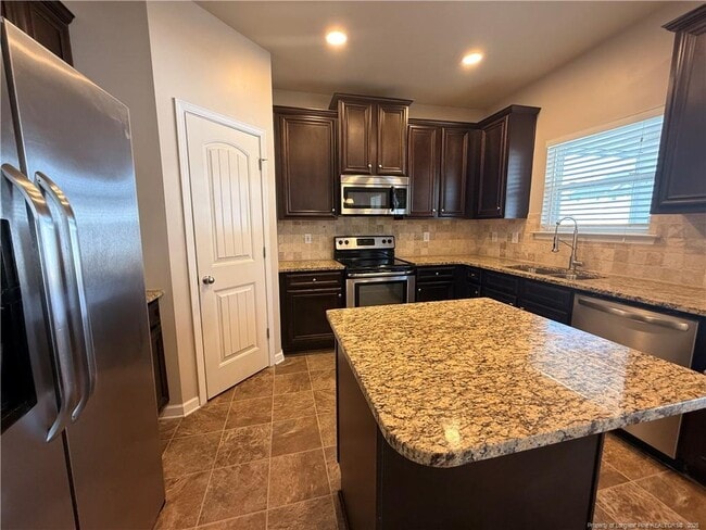 Building Photo - 16 Fort McClary Ct