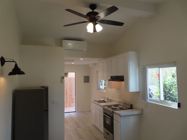 Building Photo - Renovated Studio Apartment in La Mesa