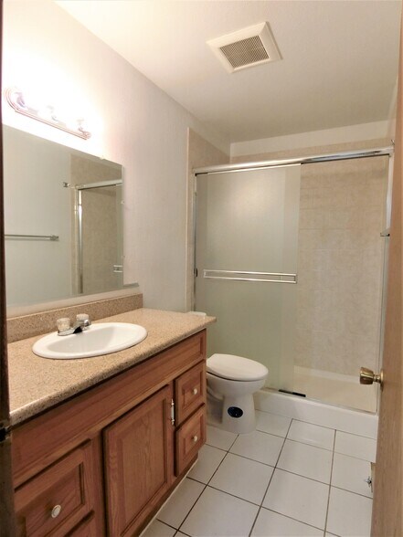 Building Photo - 5842 NE 75th St