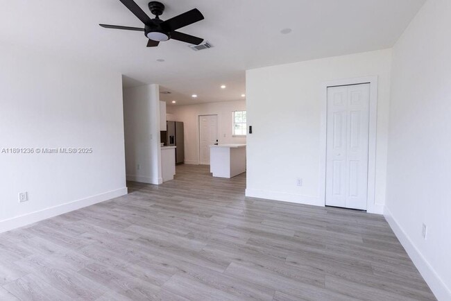 Building Photo - 355 SW 17th Ave