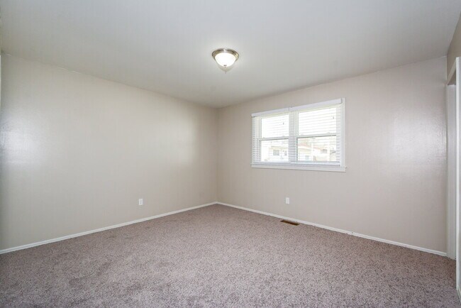 Building Photo - 760 Hazelvalley Dr