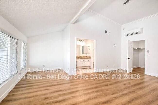 Building Photo - 2415 La Costa Ave