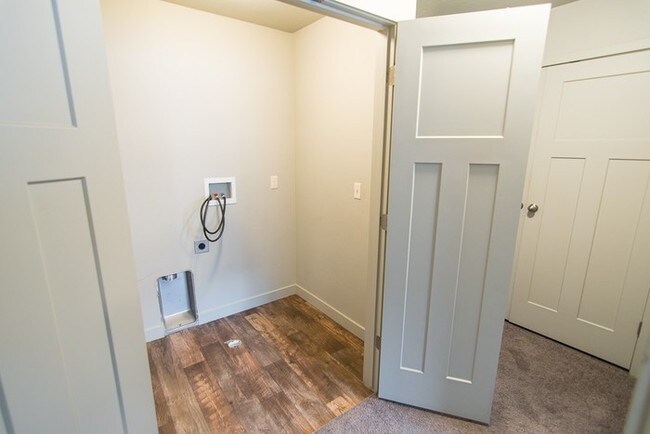 Building Photo - Amazing Townhome in Edgewater Community