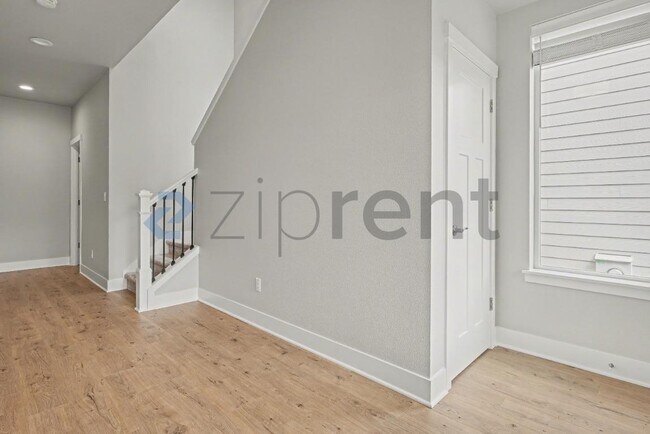 Building Photo - 8565 SW 176th Ave