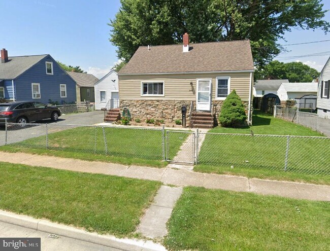 Building Photo - 548 S Marlyn Ave