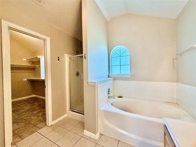 Building Photo - 1412 La Mirada