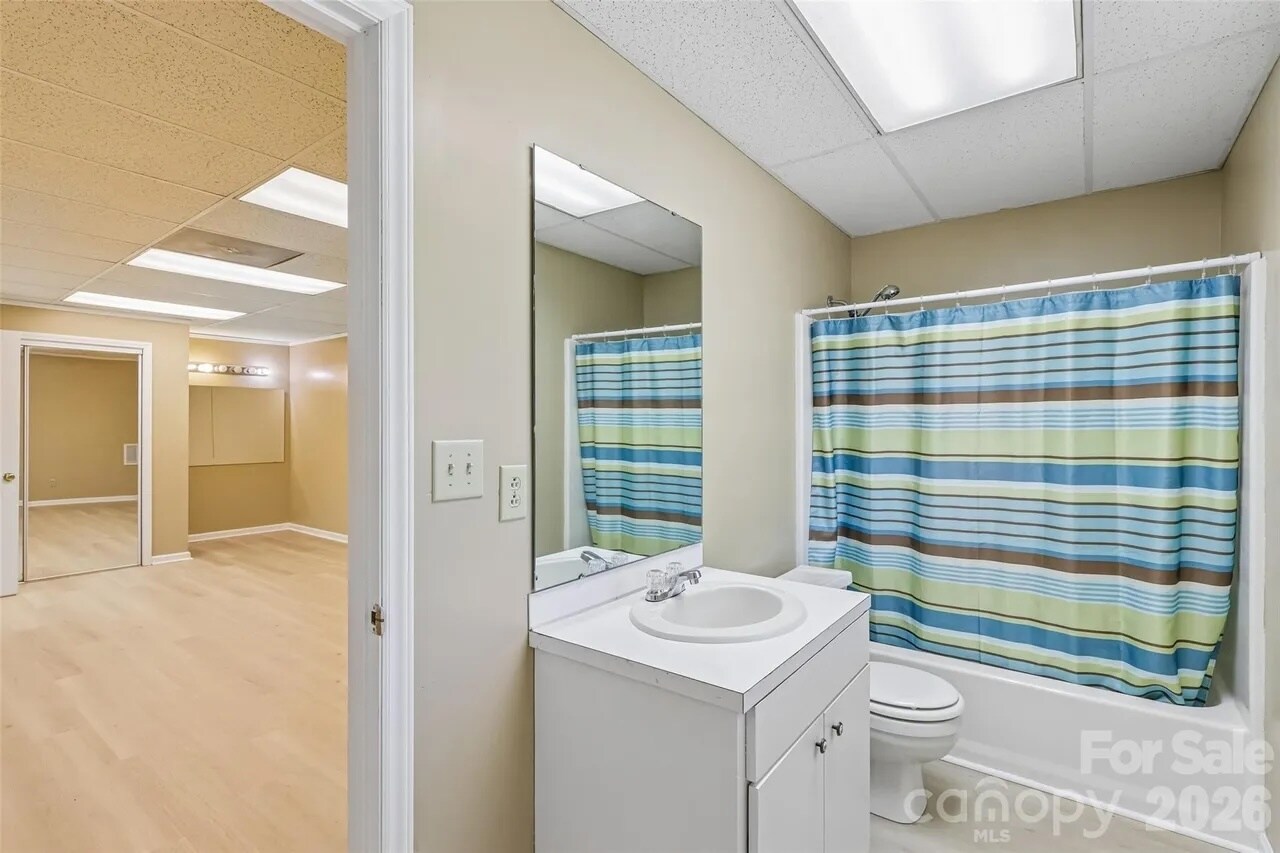 Building Photo - 3010 Eaker Dr