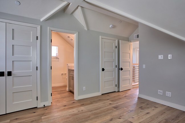 Building Photo - 309 34th St