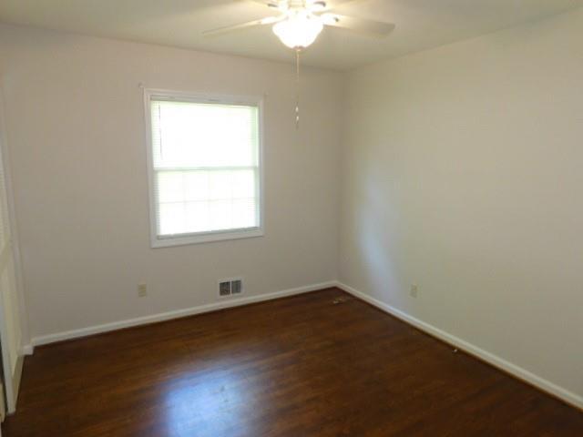 Building Photo - 879 Forest Ridge Dr SE