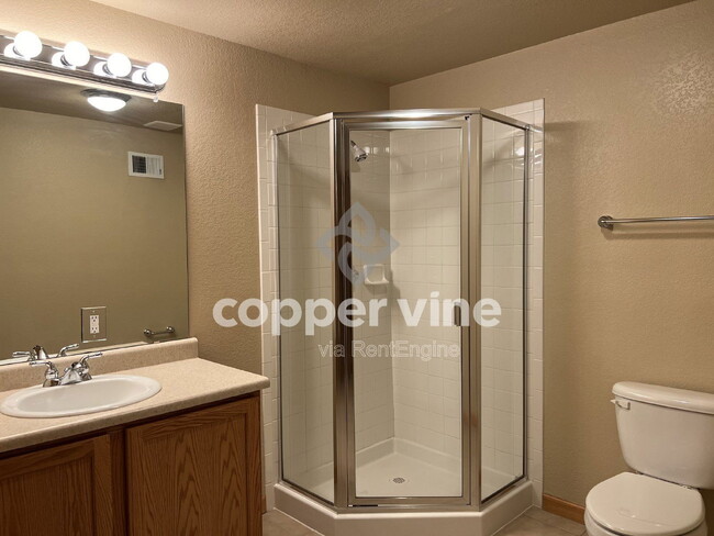 Building Photo - 6337 Cole Ln