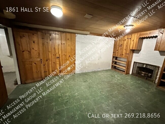 Building Photo - SE Side 3 Bedroom Home by East GR