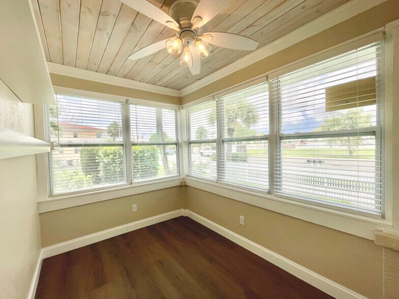 Building Photo - 7700 Boca Ciega Dr