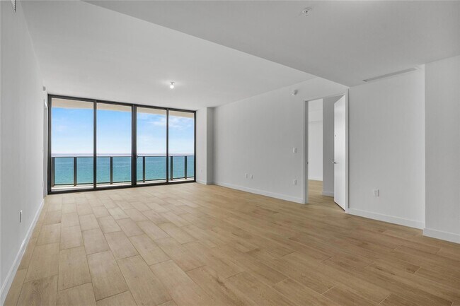 Building Photo - 900 N Ocean Blvd