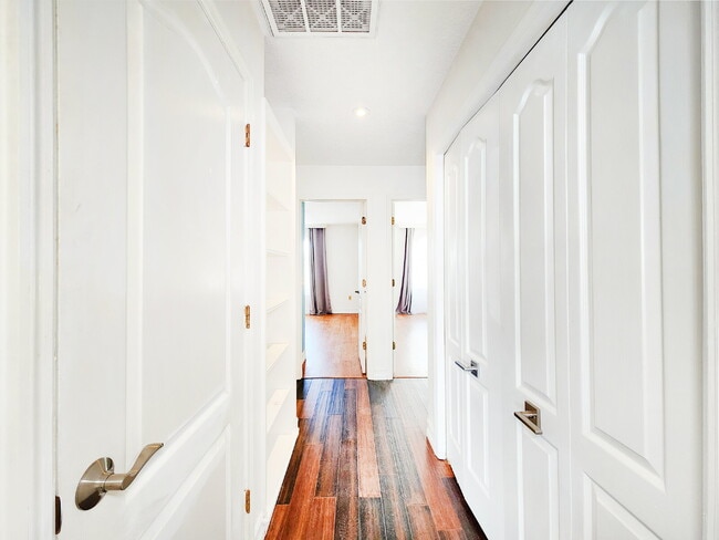 Building Photo - "3-Bed, 3-Bath Gem in New Port Richey with 2,233 Sq Ft of Living Space!"